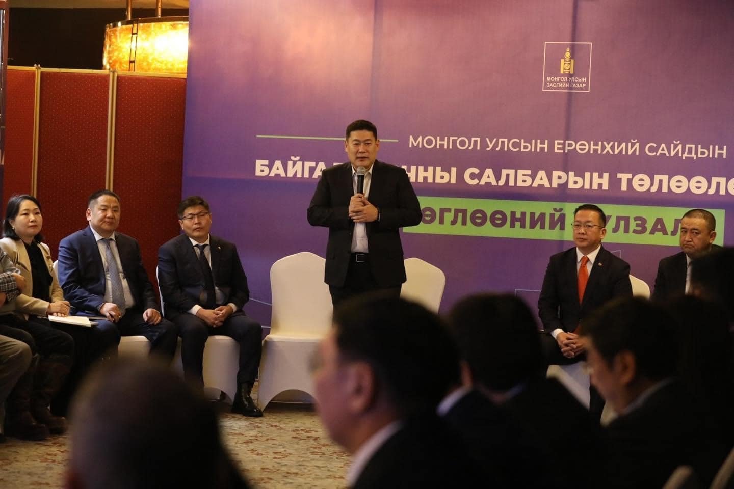 Монгол Улсын Ерөнхий сайд Л.Оюун-Эрдэнэ 25 дахь “Өглөөний уулзалт”-аа байгаль орчны салбарын эрдэмтэн, судлаачид, төр, төрийн бус байгууллагынхантай хийж байна.
