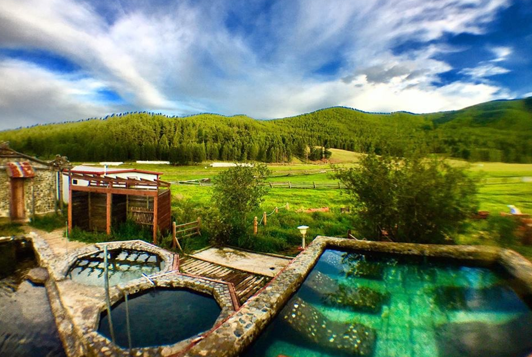 Tsenkher hot spring