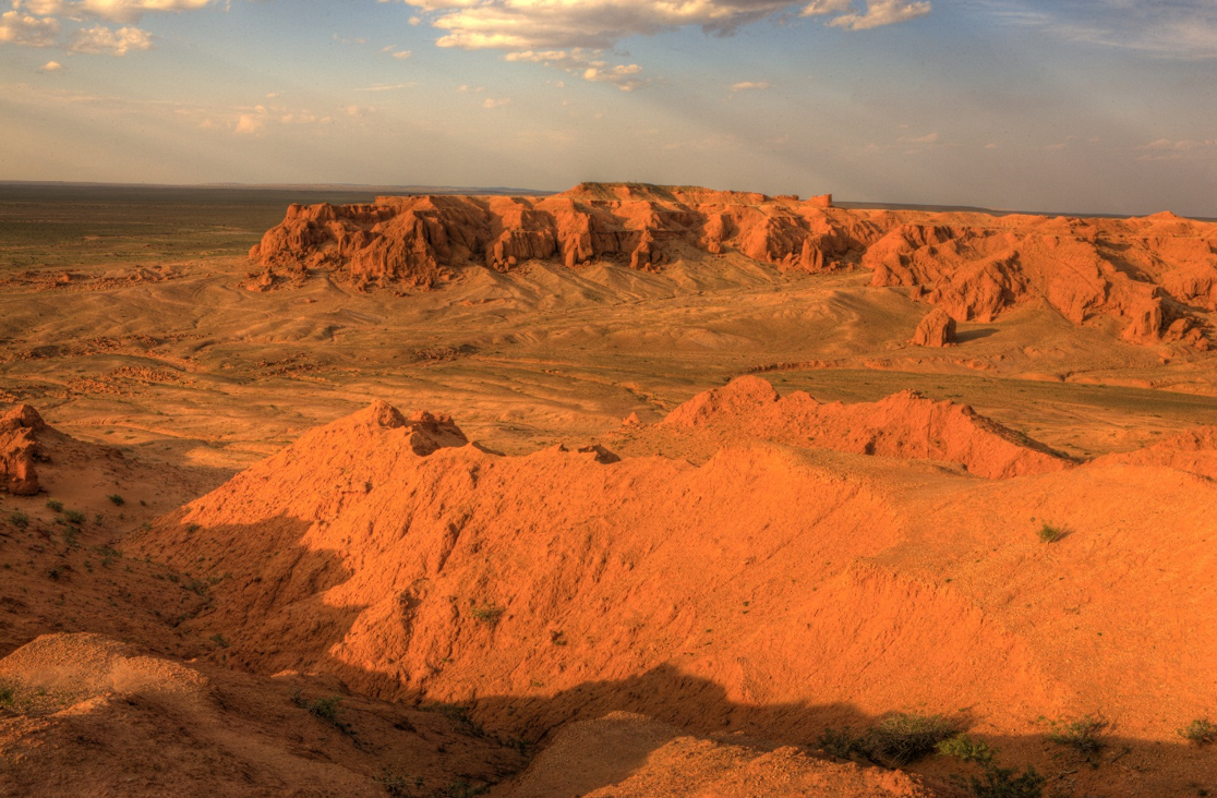 Bayanzag flamming cliffs